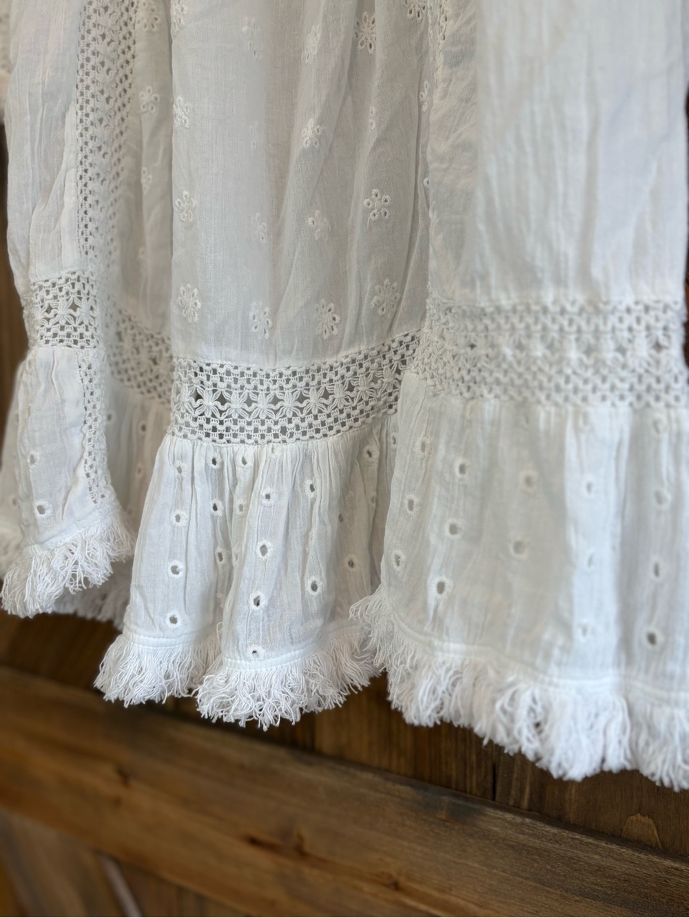 blue island White Boho Eyelet Crochet Trim Off-Shoulder Swim Coverup. Size Large - Picture 4 of 10